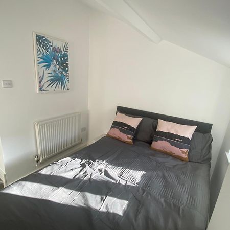 Rhondda Valleys With Breathtaking Riverside Views Llwynypia Exteriör bild