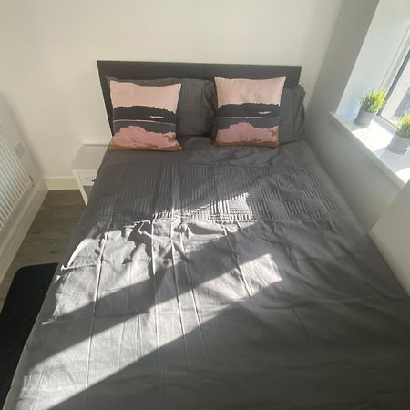 Rhondda Valleys With Breathtaking Riverside Views Llwynypia Exteriör bild