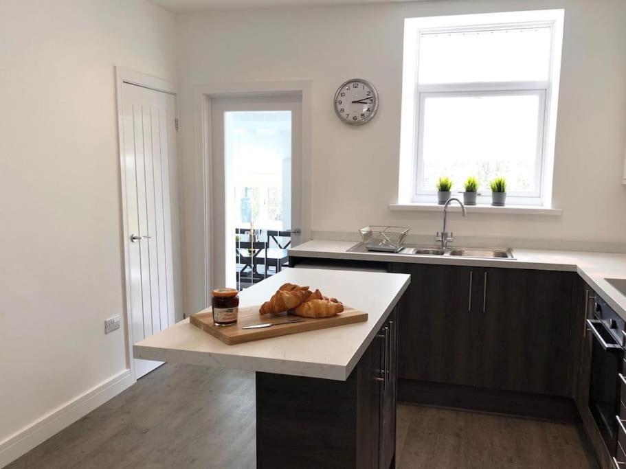 Rhondda Valleys With Breathtaking Riverside Views Llwynypia Exteriör bild