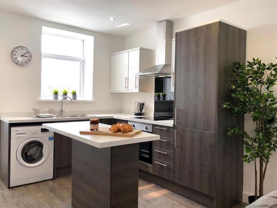 Rhondda Valleys With Breathtaking Riverside Views Llwynypia Exteriör bild